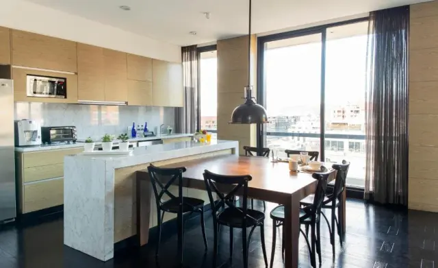 Apartment with Mountain View