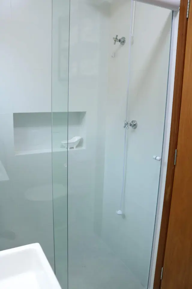 Full bathroom image 6