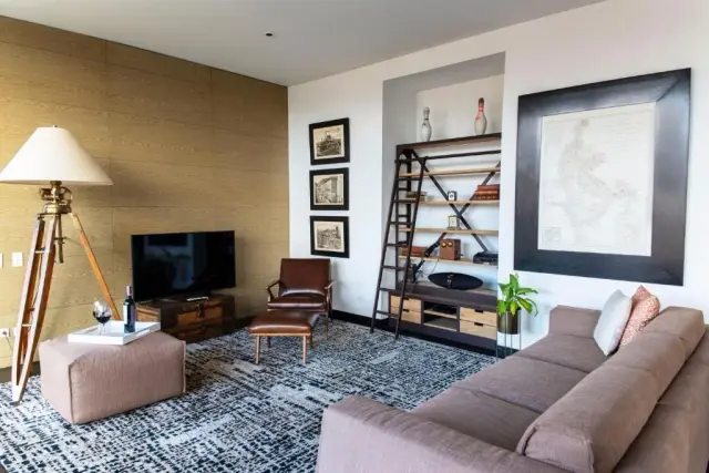 Apartment with Mountain View