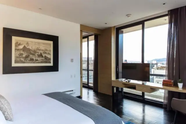 Apartment with Mountain View