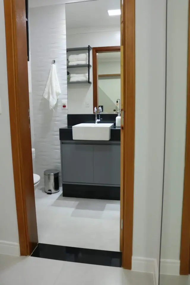 Full bathroom image 5