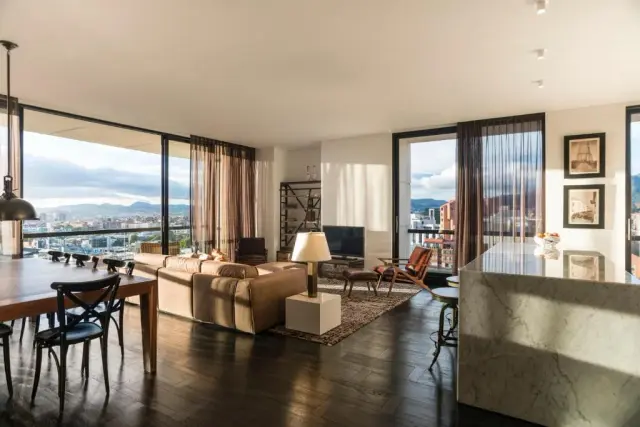 Apartment with Mountain View