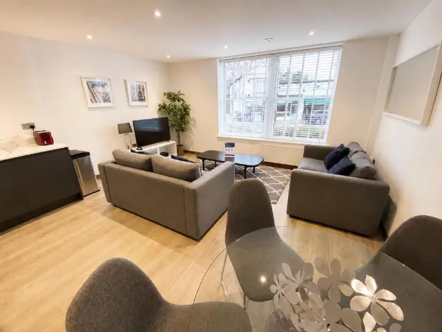 Harvest Lane - Thames Ditton