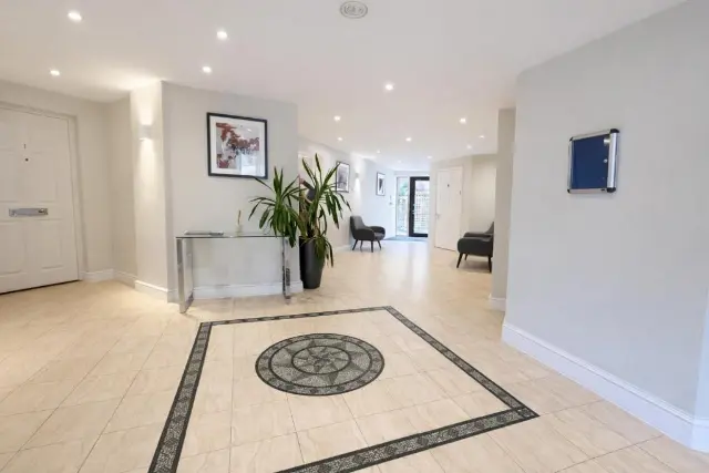 The Courtyard Penthouse - Wimbledon