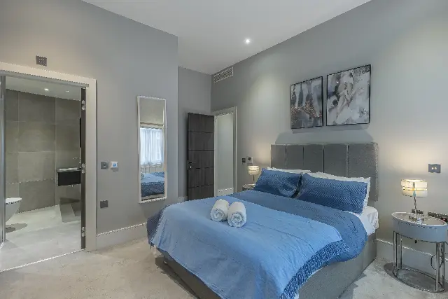 2 bedroom apartment  · 2 bath